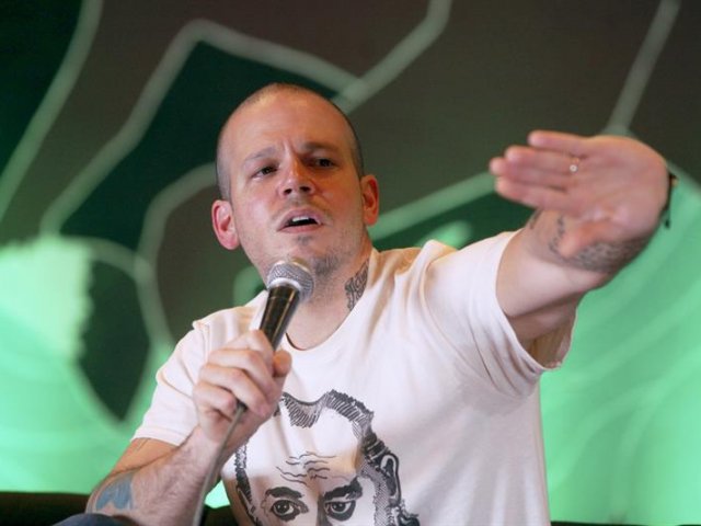 El cantante de Calle 13 admite que le "aburre la fama"