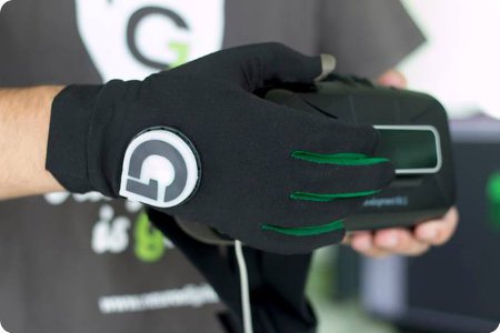 Gloveone-los-guantes-que-te-permiten-sentir-la-realidad-virtual2