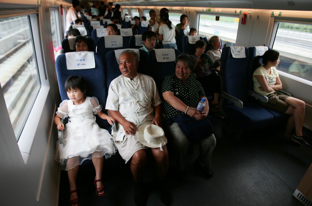 pasajeros-tren-chino-1024x677