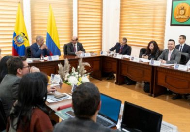 Ecuador y Colombia hablan de plan militar contra el narcotráfico