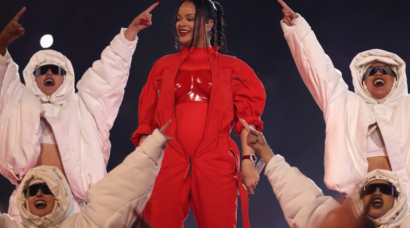 Rihanna durante el medio tiempo del Super Bowl LVII