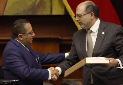 La Asamblea Nacional posesiona al contralor Mauricio Torres