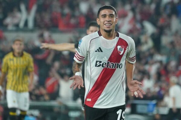 Kendry Páez anotó su primer gol con River Plate en la victoria ante Aldosivi