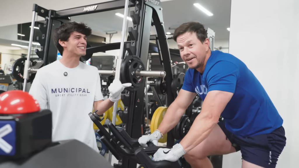 Cómo es la exigente rutina matutina de Mark Wahlberg