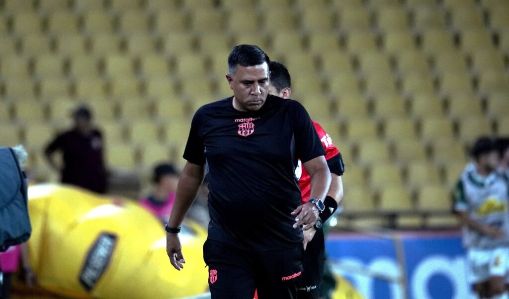 César Farías tras el triunfo de Barcelona