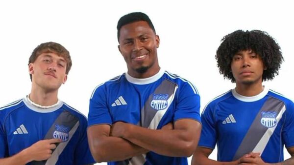 Emelec presentó su nueva camiseta para lo que resta de temporada