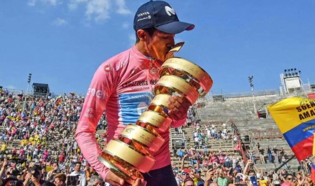 Richard Carapaz se bajó del Giro de Italia