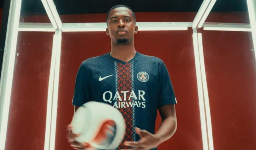 PSG presentó su nueva camiseta con Willian Pacho como imagen principal