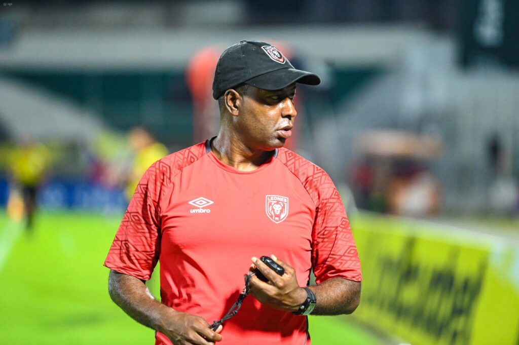 Édison Méndez fue despedido de Leones FC como entrenador