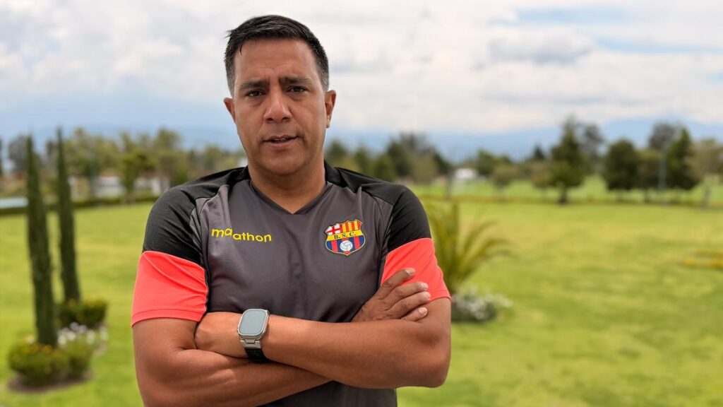 César Farías descarta su renuncia como entrenador de Barcelona SC: