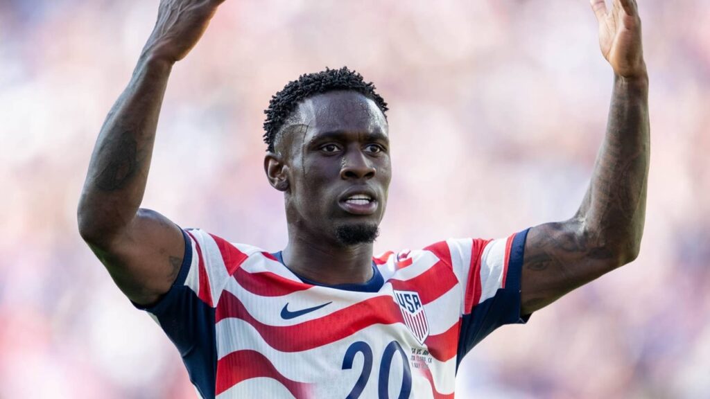 UEFA cuestiona a la FIFA por habilitar a Balogun