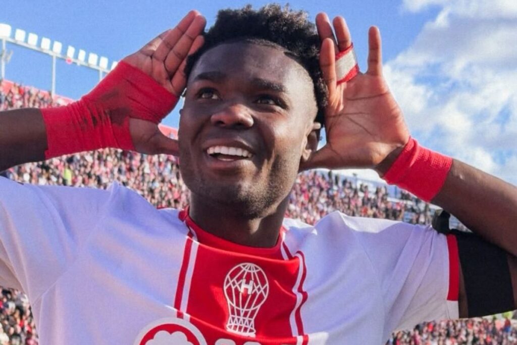 Jordy Caicedo anotó doblete en el clásico entre San Lorenzo y Huracán
