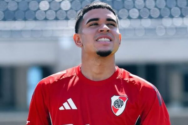 Kendry Páez rescindió con River Plate