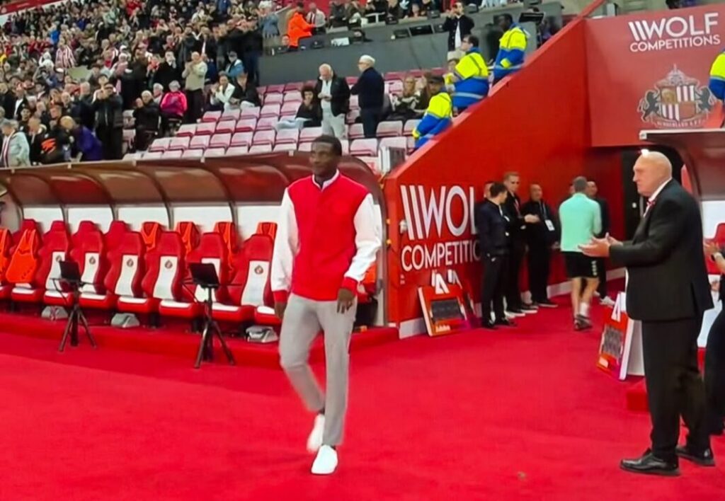 Riquelme Ángulo fue presentado ante la afición del Sunderland